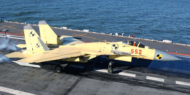 Tiêm kích trên tàu sân bay J-15 do Trung Quốc phát triển dựa trên mẫu thử nghiệm T-10K-3 (Su-33) mua lại từ Ukraina