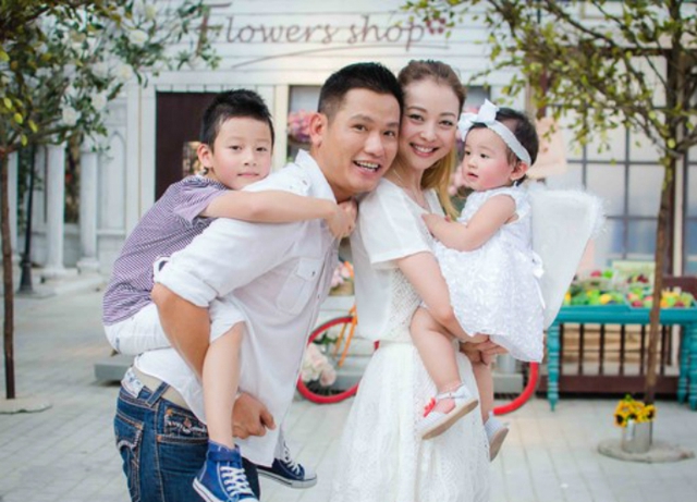 Tổ ấm viên mãn của doanh nhân Đức Hải - Hoa hậu Jennifer Phạm cùng hai con.