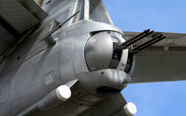 
Tháp pháo AM-23 phía sau đuôi Tu-95MS
