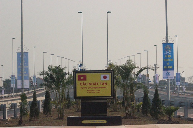 Tuyến đường được tiếp nối từ cầu Nhật Tân đi sân bay Nội Bài