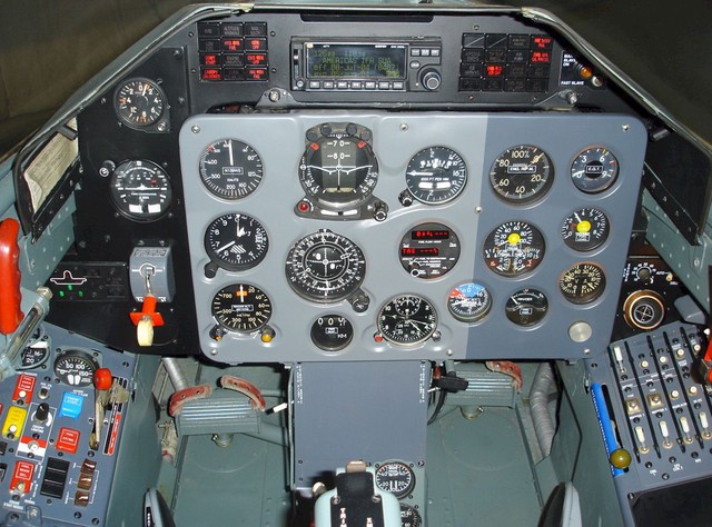 
Buồng lái và giao diện diện của máy bay huấn luyện nâng cao L-39C tương đối đơn giản.
