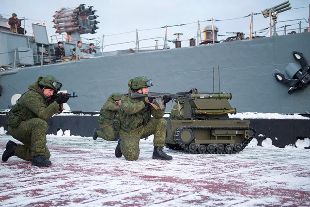 
Robot Platform-M tác chiến cùng Lính thủy đánh bộ Nga
