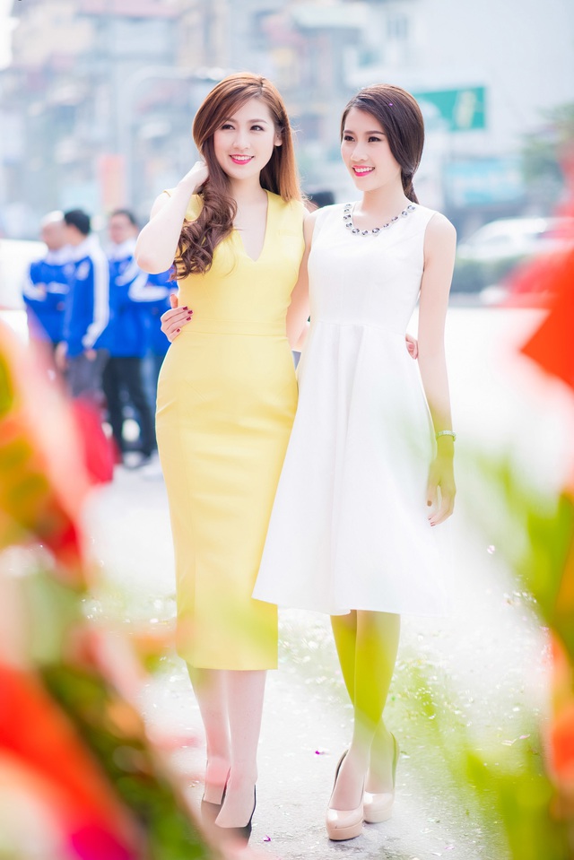 Tại một sự kiện khai trương cửa hàng thời trang tại Bắc Ninh, người đẹp làn da của cuộc thi Hoa hậu Việt Nam 2014 
Nguyễn Thanh Tú đã có dịp hội ngộ Á hậu Tú Anh.