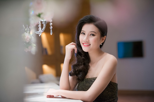 Ngoài vợ chồng Tâm Tít, Top 5 Hoa hậu Việt Nam Thanh Tú cũng có mặt trong sự kiện này.