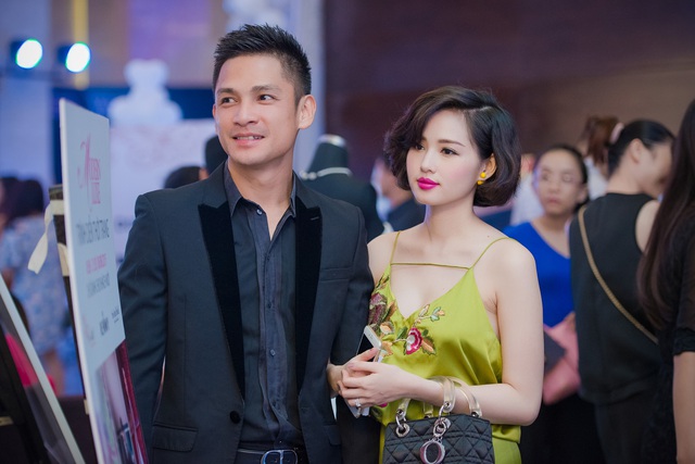 Tham dự một sự kiện triển lãm cưới tối qua tại Hà Nội, Tâm Tít đi cùng chồng, Ngọc Thành.