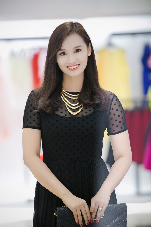 Tối qua (18/7), gái một con Lã Thanh Huyền thu hút sự chú ý của nhiều khách mời và khán giả khi xuất hiện tại một sự kiện ra mắt hãng thời trang ở Hà Nội.