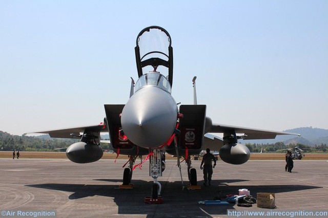 Máy bay F-15.