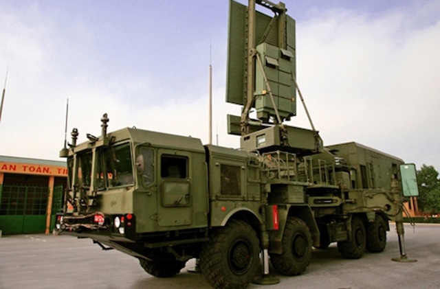 Radar cảnh giới nhìn vòng mọi độ cao 96L6E của tổ hợp tên lửa S-300PMU1.