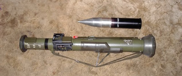 AT-4 với đạn chống boong ke AT8