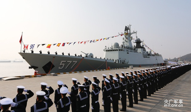 Theo như thông báo từ bộ quốc phòng Trung Quốc thì khinh hạm mang tên lửa dẫn đường thế hệ mới Hoàng Cương (số hiệu 577) có chiều dài 140m, rộng 16m, lượng giãn nước đầy tải 4.000t.