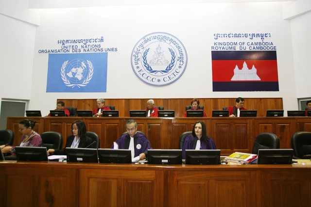 Phiên tòa xét xử tội ác Khmer Đỏ, với sự tham gia của các công tố viên Liên Hiệp Quốc. Ảnh: WikiMedia.