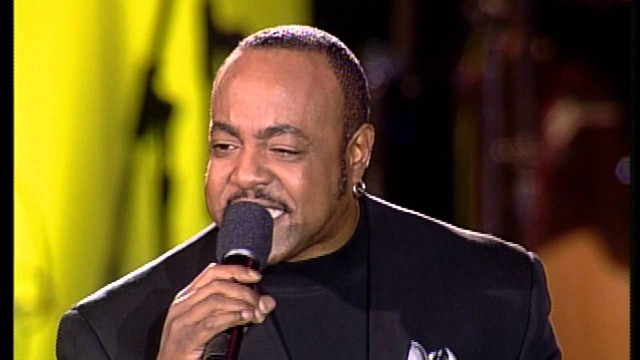 Peabo Bryson là nghệ sĩ da màu chơi nhạc R&B và soul nổi tiếng. Ông có nhiều bài hát được yêu thích trên toàn thế giới như: Tonight I Celebrate My Love, If Ever Youre in My Arms Again, Gimme Some Time, Beauty and The Beast...