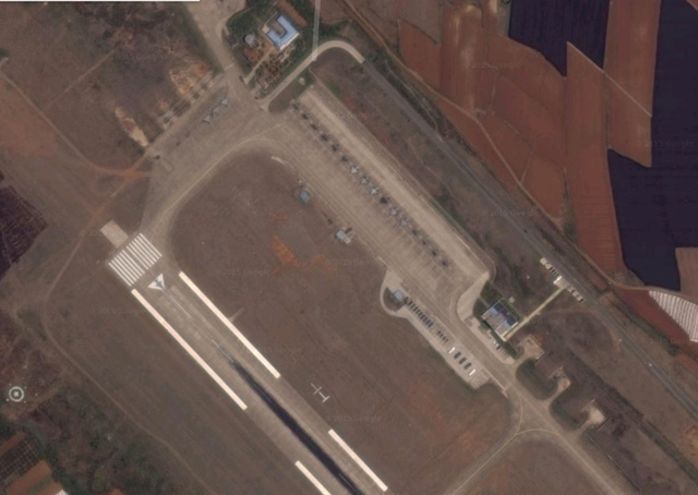 Khu vực sân đỗ tại sân bay quân sự Mengzi