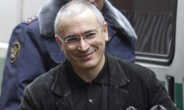Cựu tỉ phú Mikhail Khodorkovsky trong ngày được ân xá. Ảnh: Reuters