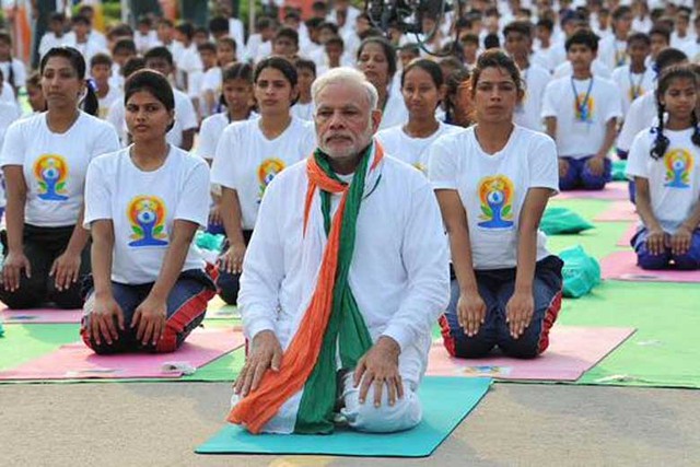 Ngày Yoga Thế giới đầu tiên (21/6/2015) do Thủ tướng Modi khởi xướng. Ảnh: AP