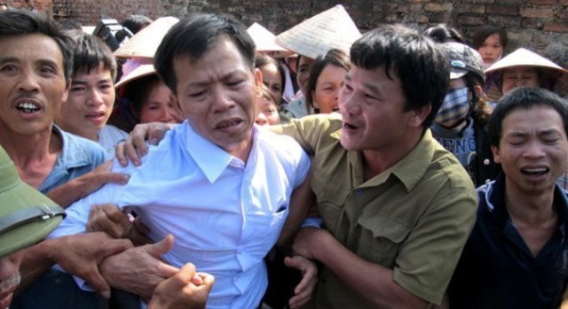 Ông Nguyễn Thanh Chấn trong ngày trở về sau 10 năm chịu tù oan.