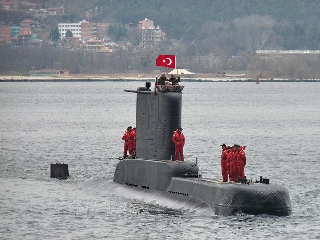 
Tàu ngầm TCG Dolunay (số hiệu S-352) của Hải quân Thổ Nhĩ Kỳ.
