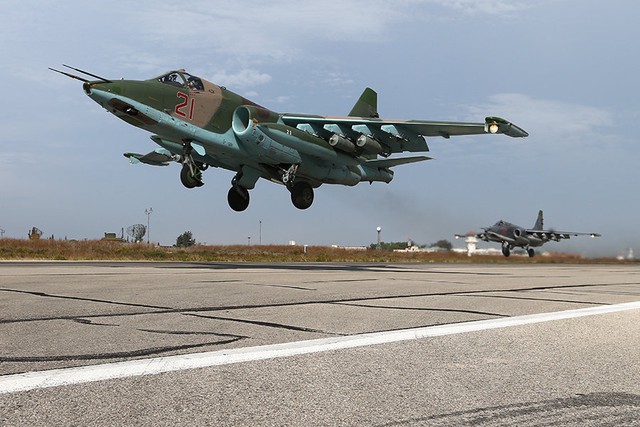 
Máy bay cường kích Su-25SM của KQ Nga xuất kích tiêu diệt các mục tiêu của IS ở Syria.
