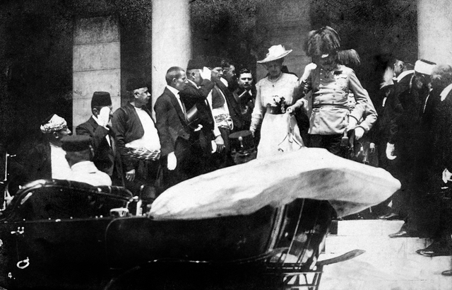 Hình ảnh Thái tử Áo-Hung và phu nhân ngay trước lúc bị ám sát. Ảnh tư liệu: WikiMedia