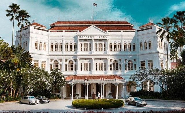 Raffles của Singapore trải qua 125 năm lịch sử là nơi lưu giữ các giá trị văn hóc văn học nổi tiếng của Hemingway hay các tác phẩm của nhà soạn sách Rudyard Kipling.