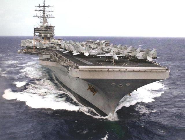 Sức mạnh chính của tàu sân bay USS Ronald Reagan (CVN-76) nằm ở số lượng máy bay hùng hậu mà nó mang theo (90 chiếc các loại), bao gồm: F/A-18E/F Super Hornet, E-2C Hawkeye, SH-60F Seahawk, C-2A Greyhound.