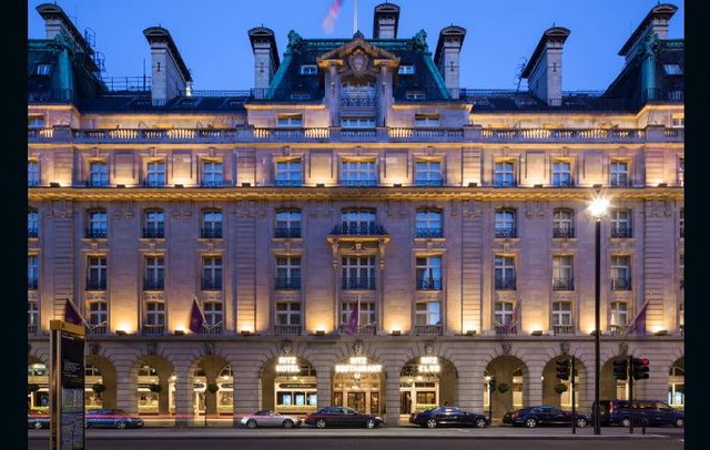 Ritz của Luân Đôn, xây dựng vào năm 1906, là nơi mà Winston Churchill, Charles de Gaulle hay tổng thống Eisenhower thường xuyên sử dụng như một điểm hẹn trong thế chiến thứ II.