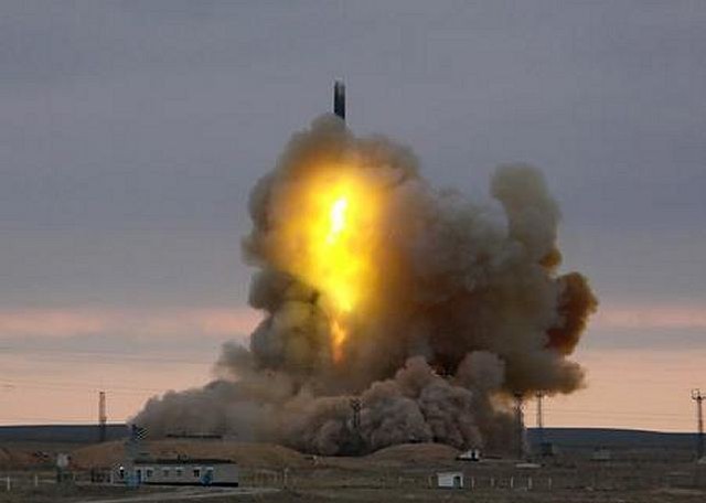 
Tên lửa đạn đạo xuyên lục địa RS-18 (NATO định danh là SS-19 Siletto) phóng từ silo có tầm bắn tối đa 10.000km, mang được 6 đầu đạn hạt nhân tự dẫn với sức công phá từ 500-750 kiloton.

