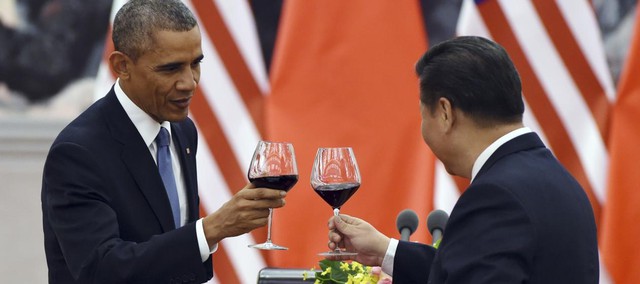 
Tổng thống Mỹ Barack Obama (trái) và Chủ tịch Trung Quốc Tập Cận Bình. Ảnh: Reuters
