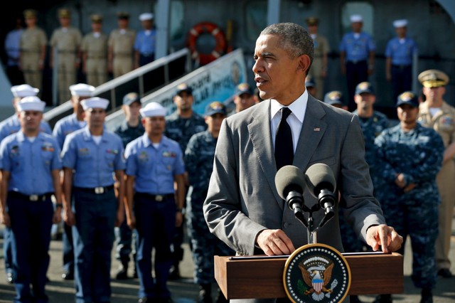 
Ông Obama phát biểu sau chuyến thăm tàu BRP Gregorio Del Pilar tại Cảng Manila, Philippines hôm 17/11. Chiếc tàu này từng thuộc Lực lượng bảo vệ bờ biển của Mỹ cho đến năm 2011, khi nó ngừng hoạt động và được Hải quân Philippines mua lại. Ảnh: Jonathan Ernst/Reuters
