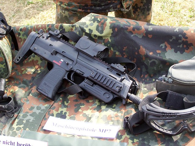 
MP7 do công ty Heckler & Koch của Đức nghiên cứu chế tạo, ban đầu được gọi là vũ khí tự vệ cá nhân (PDW). MP7 chính thức ra mắt vào năm 1999, đến năm 2000 được quân đội Đức đưa vào biên chế, sau đó MP7 bắt đầu xuất hiện thường xuyên tại các triển lãm vũ khí, thu hút nhiều sự quan tâm.
