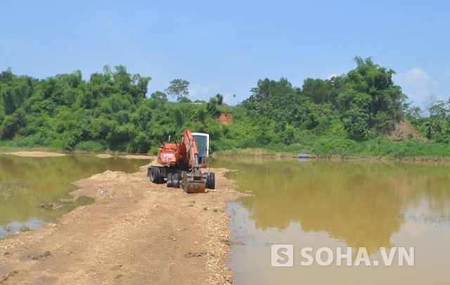 Hiện trường là bờ sông Hiếu nơi tài xế Q. gặp nạn.