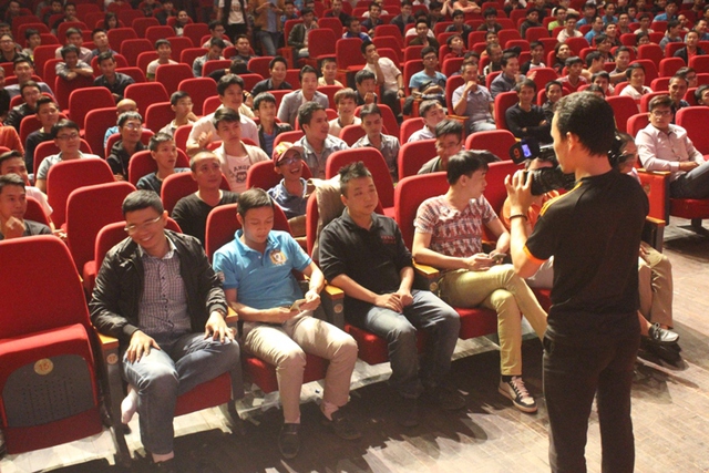 Nhiều khán giả đã rất muốn được nghe giọng hát của Shenlong tuy nhiên anh đã từ chối.