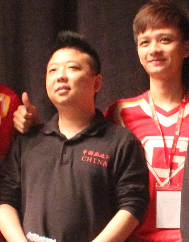 Shenlong cùng đội trưởng của team Game TV - No1.