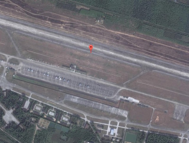 Khu vực sân đỗ máy bay tại sân bay quân sự Suixi