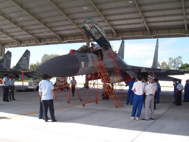 Máy bay Su-30MK2 và Su-27SM của Indonesia cũng được để trong nhà thép tiền chế giống như Không quân Việt Nam