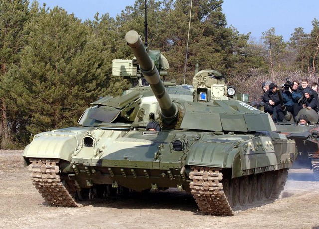 Ukraine cũng có ngành công nghiệp xe tăng rất mạnh. Ảnh: Xe tăng T-64BM Bulat của Ukraine