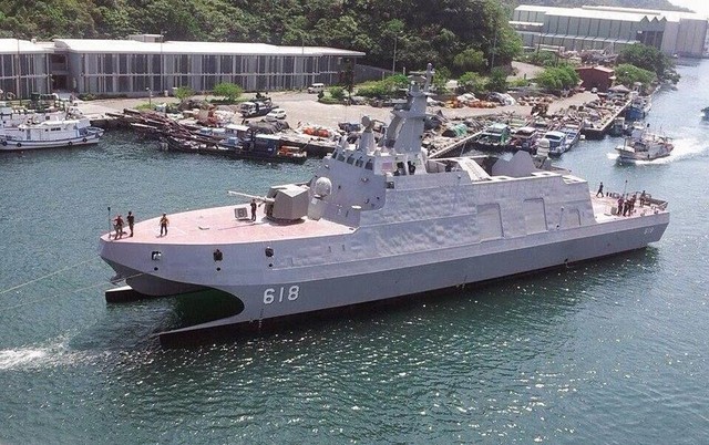 Tàu hộ tống tàng hình hai thân đầu tiên đã đi vào hoạt động trong kế hoạch 20  năm nhằm hiện đại hóa toàn bộ hải quân của Đài Bắc