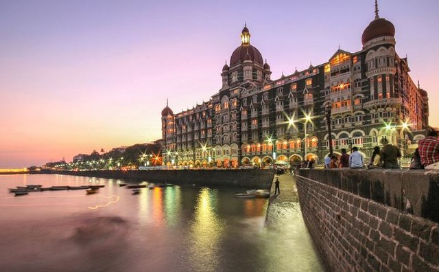 Taj Mahal Palace của Ấn Độ xây dựng vào năm 1903, nổi tiếng với vẻ đẹp vừa hiện đại vừa cổ điển cùng phong cách phục vụ đặc biệt