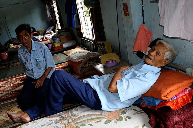
Người già neo đơn ở Trung tâm Thạnh Lộc. Ảnh: Người lao động
