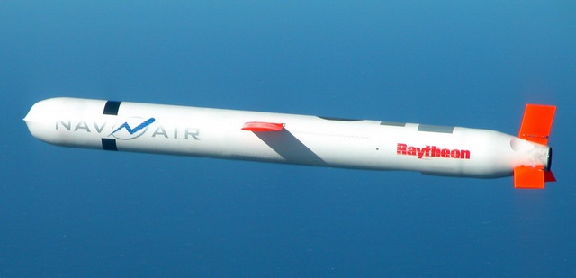 Tên lửa hành trình đối đất BGM-109 Tomahawk là Vũ khí phóng và quên điển hình