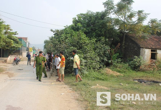 
Sáng 23/10, công an huyện Nghi Lộc đang tiếp tục khám nghiệm hiện trường, điều tra làm rõ nguyên nhân vụ việc.
