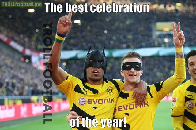 Màn ăn mừng theo phong cách siêu anh hùng của Dortmund