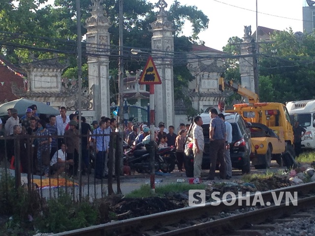 Đây là lối đi của nhiều người, đặc biệt là vào những ngày đầu tháng vì đi vào chùa.