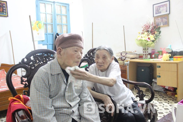 Chia sẻ với chúng tôi, các con tướng Trang luôn tự hào về tình yêu thương mà ông bà đã dành cho cho nhau suốt hơn 70 năm qua.