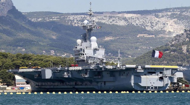 
Tàu sân bay nguyên tử Charles de Gaulle tại quân cảng Toulon, Pháp. Ảnh: Reuters.
