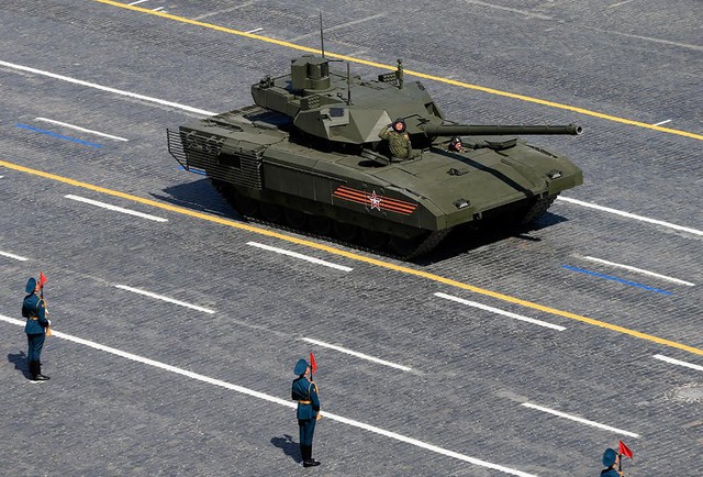 Nga sẽ nhận được 2.300 xe tăng Armata đến năm 2020. Ảnh Reuters