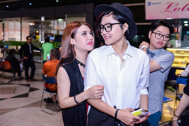
Hai học trò dính nghi án yêu đồng giới của Đàm Vĩnh Hưng: Tố Ny và Vicky Nhung.
