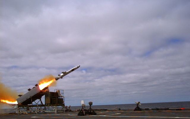 Bắn thử nghiệm tên lửa chống hạm NSM trên tàu chiến cận bờ USS Colorado (LCS-4).