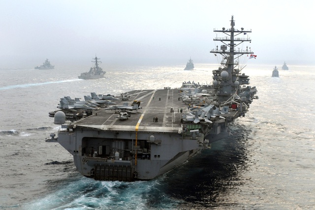 Được mệnh danh là thành phố nổi trên biển, tàu USS Ronald Reagan có thể mang theo 3.200 thủy thủ và 2.480 người thuộc phi đội bay.