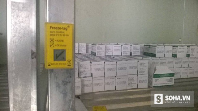 
Lượng vắc xin Quinvaxem còn ở trong nhà lạnh của TTYTDP tỉnh Hải Dương.
